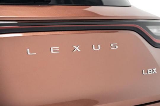 Lexus LBX Hatchback 5 Door Hatch 1.5 136HP Premium Plus Design E-Cvt